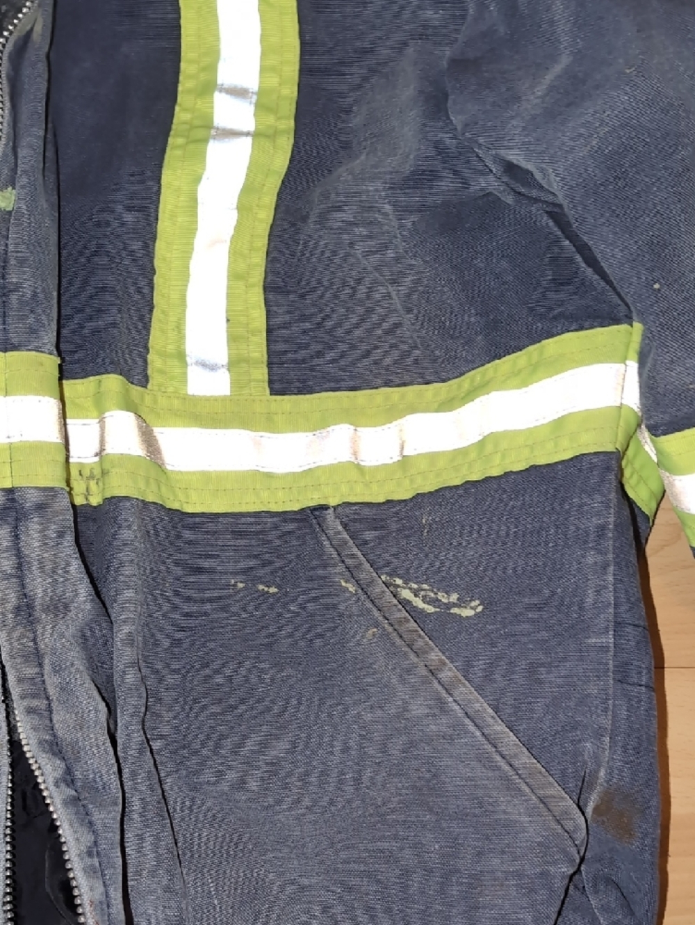 Reflective Work Jacket And Jeans - Picture 4 of 15
